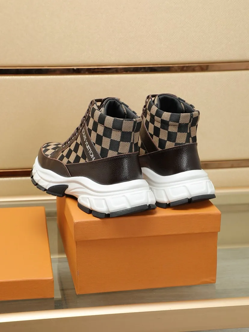 Factory P460 men's shoes 💰"LOUI* VUITTO*" popular men's casual shoes 💯Purchase-level quality, the upper is made of original materials with cowhide, the real thing is super shiny⚡️ Fashionable and versatile, the toe last shape is firm and full, the soles are LV original molds and can be put in and out at will. Light and comfortable on the foot ~ purely handmade, details determine the quality! Color: Two colors available. Size:38-44 (45 customized)